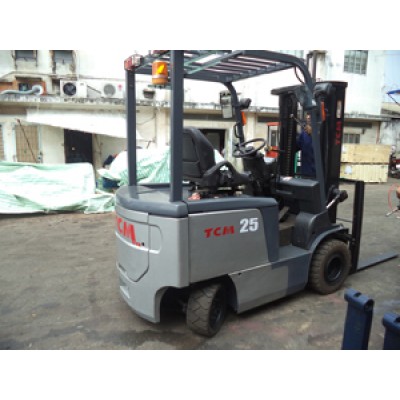 Xe nâng điện TCM 2,5T